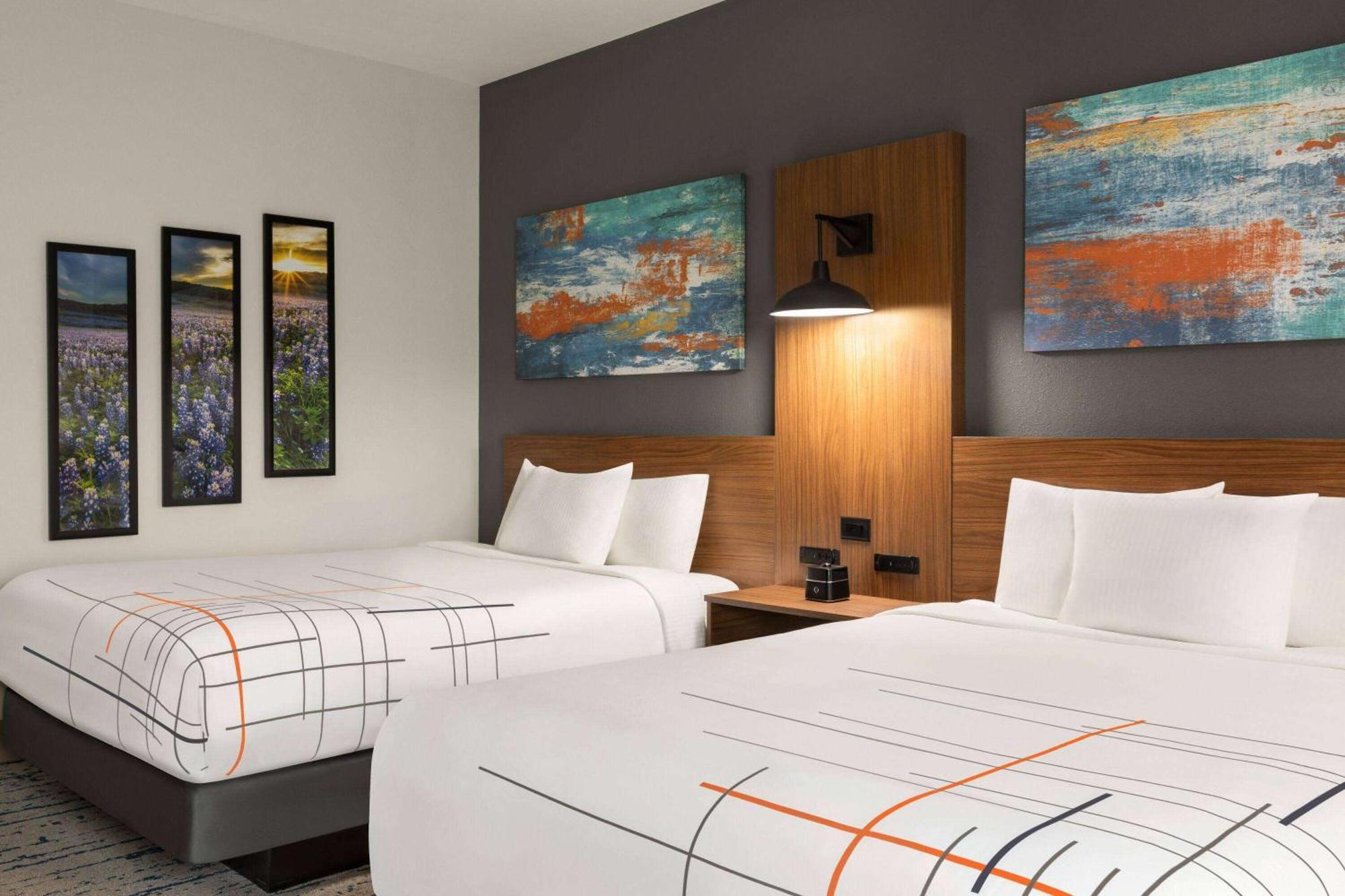 La Quinta Inn & Suites By Wyndham Austin South Extérieur photo