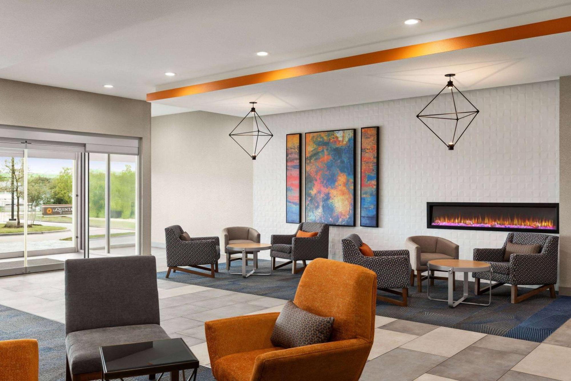 La Quinta Inn & Suites By Wyndham Austin South Extérieur photo