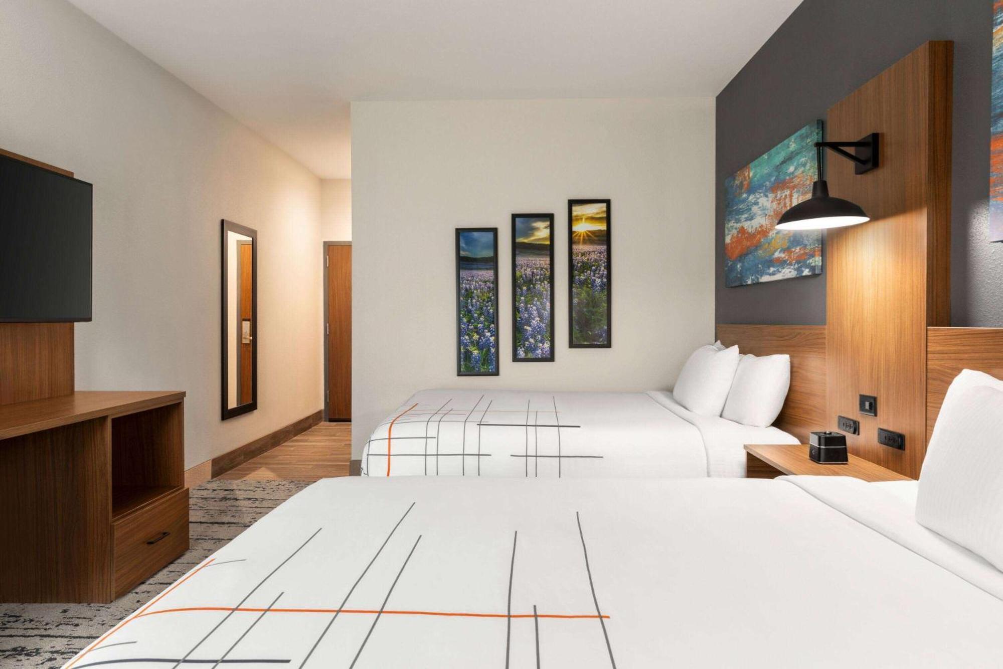 La Quinta Inn & Suites By Wyndham Austin South Extérieur photo
