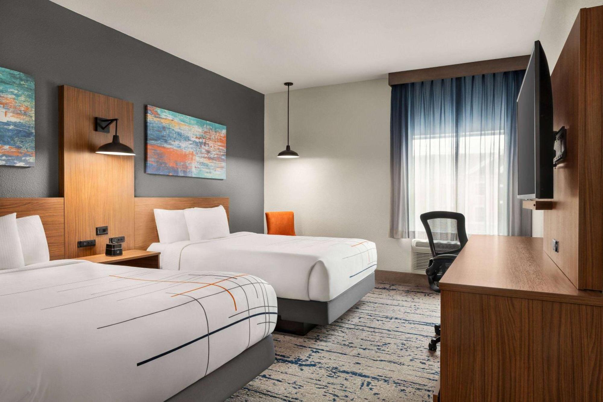 La Quinta Inn & Suites By Wyndham Austin South Extérieur photo