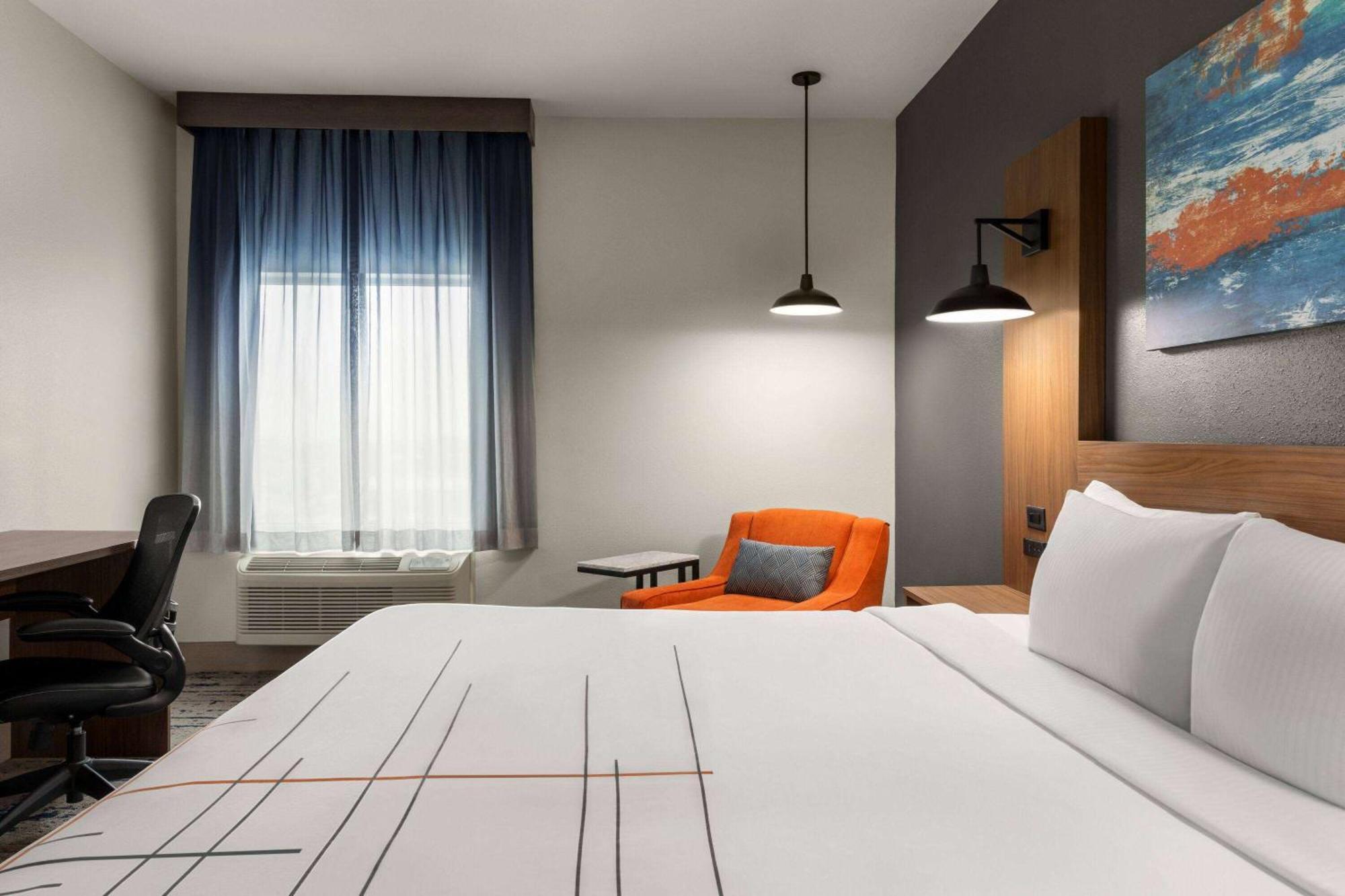 La Quinta Inn & Suites By Wyndham Austin South Extérieur photo