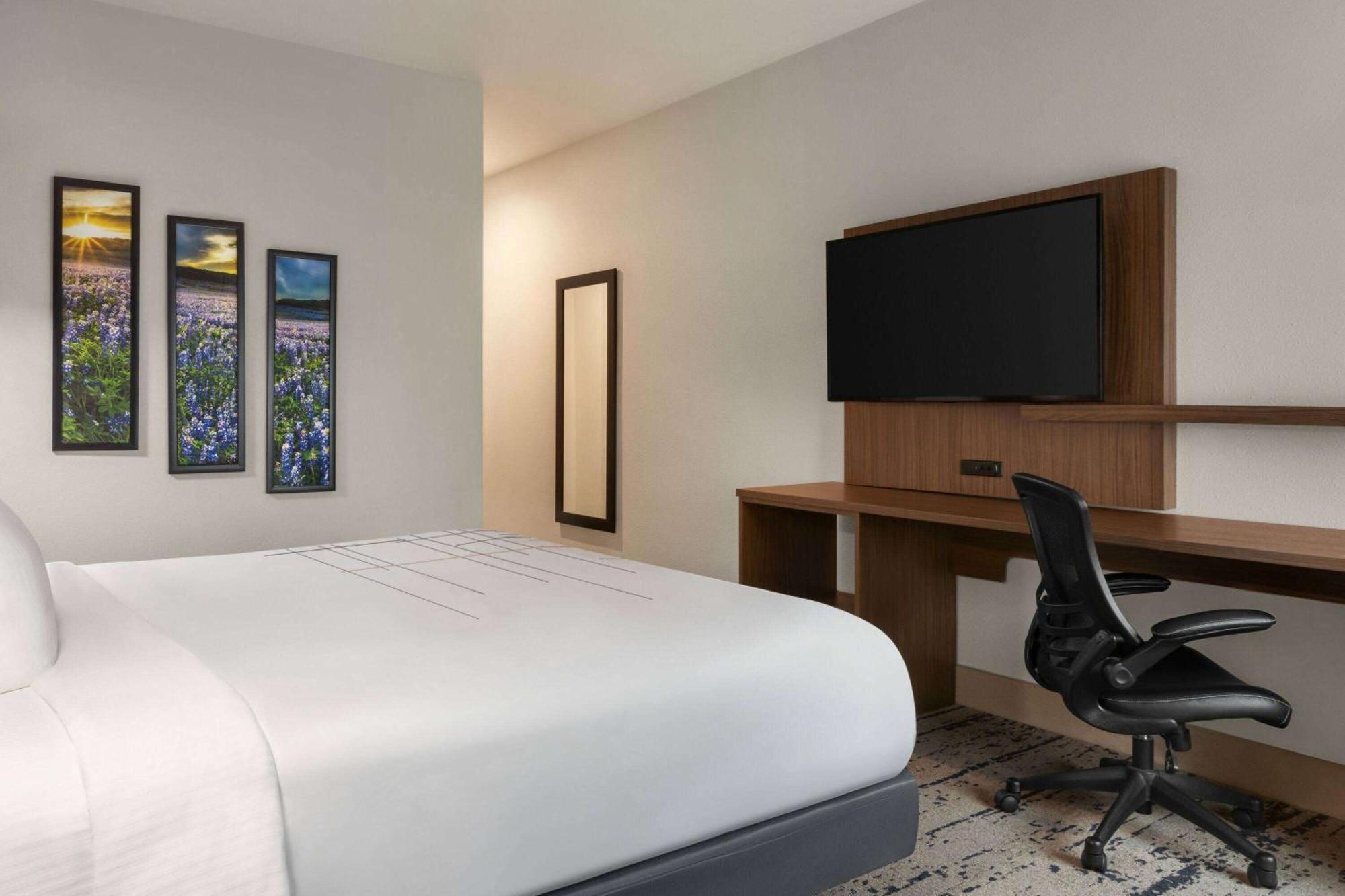 La Quinta Inn & Suites By Wyndham Austin South Extérieur photo