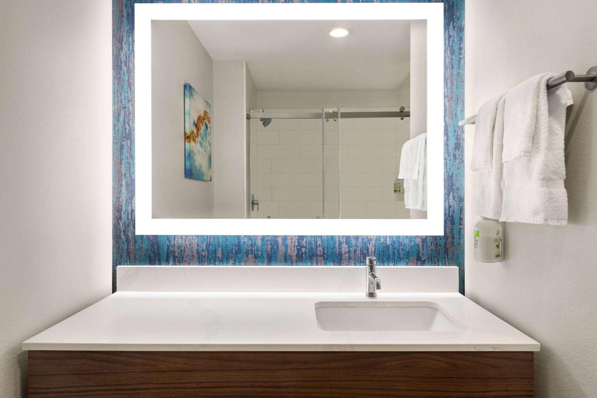 La Quinta Inn & Suites By Wyndham Austin South Extérieur photo